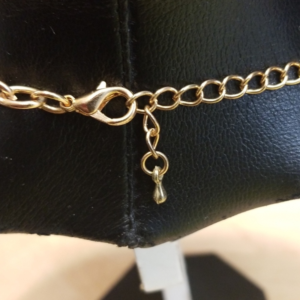 Gold Tone "Shell" Necklace - Picture 6 of 6